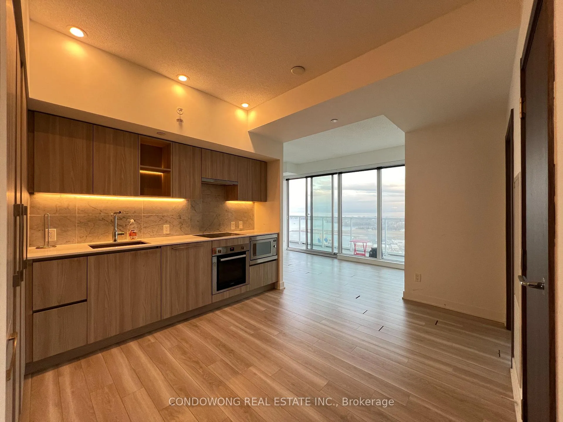 Photo 1 of Unit 3811, 19 Bathurst Street, Toronto, Waterfront Communities — HOMEH