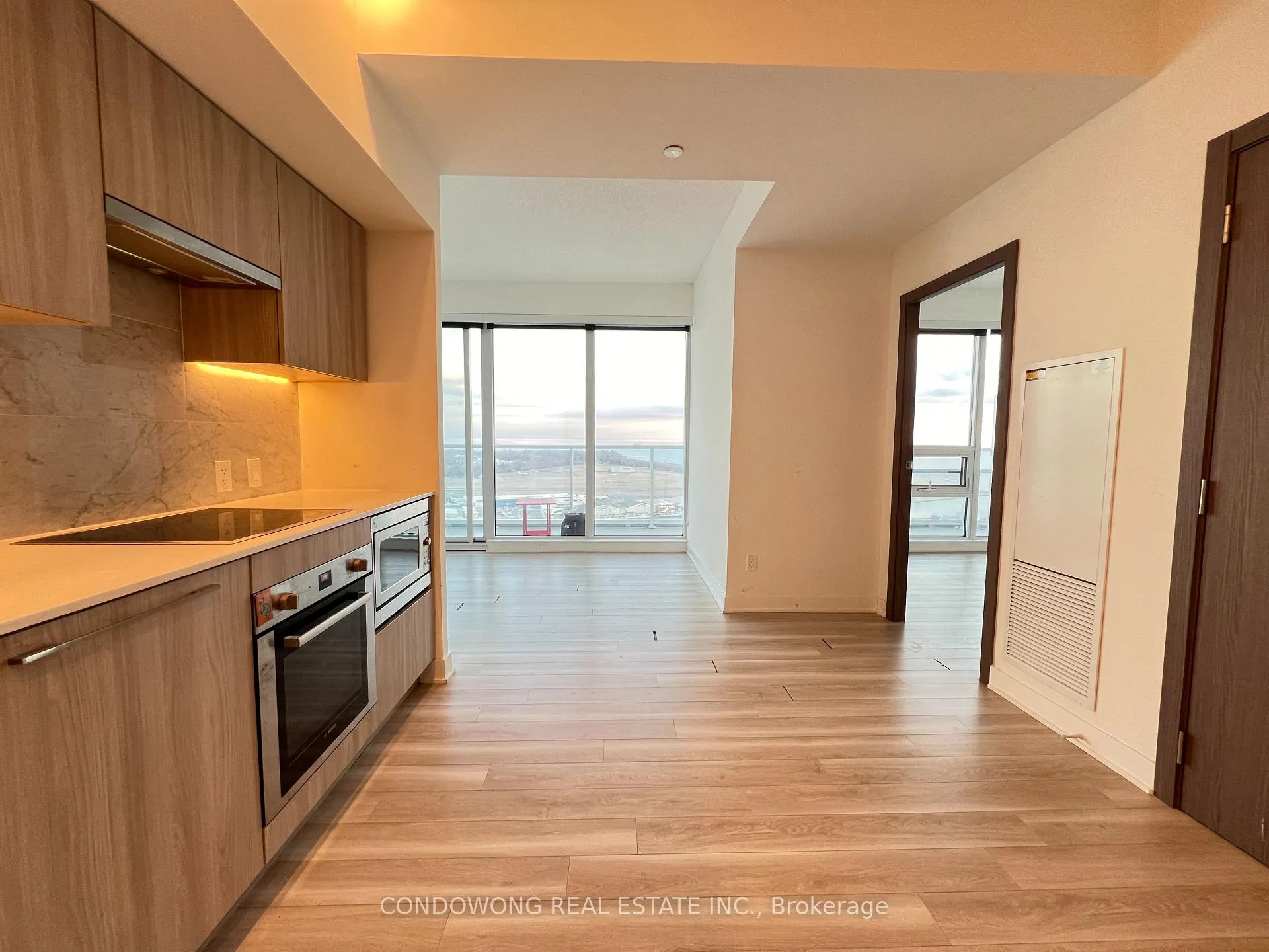 Photo 2 of Unit 3811, 19 Bathurst Street, Toronto, Waterfront Communities — HOMEH