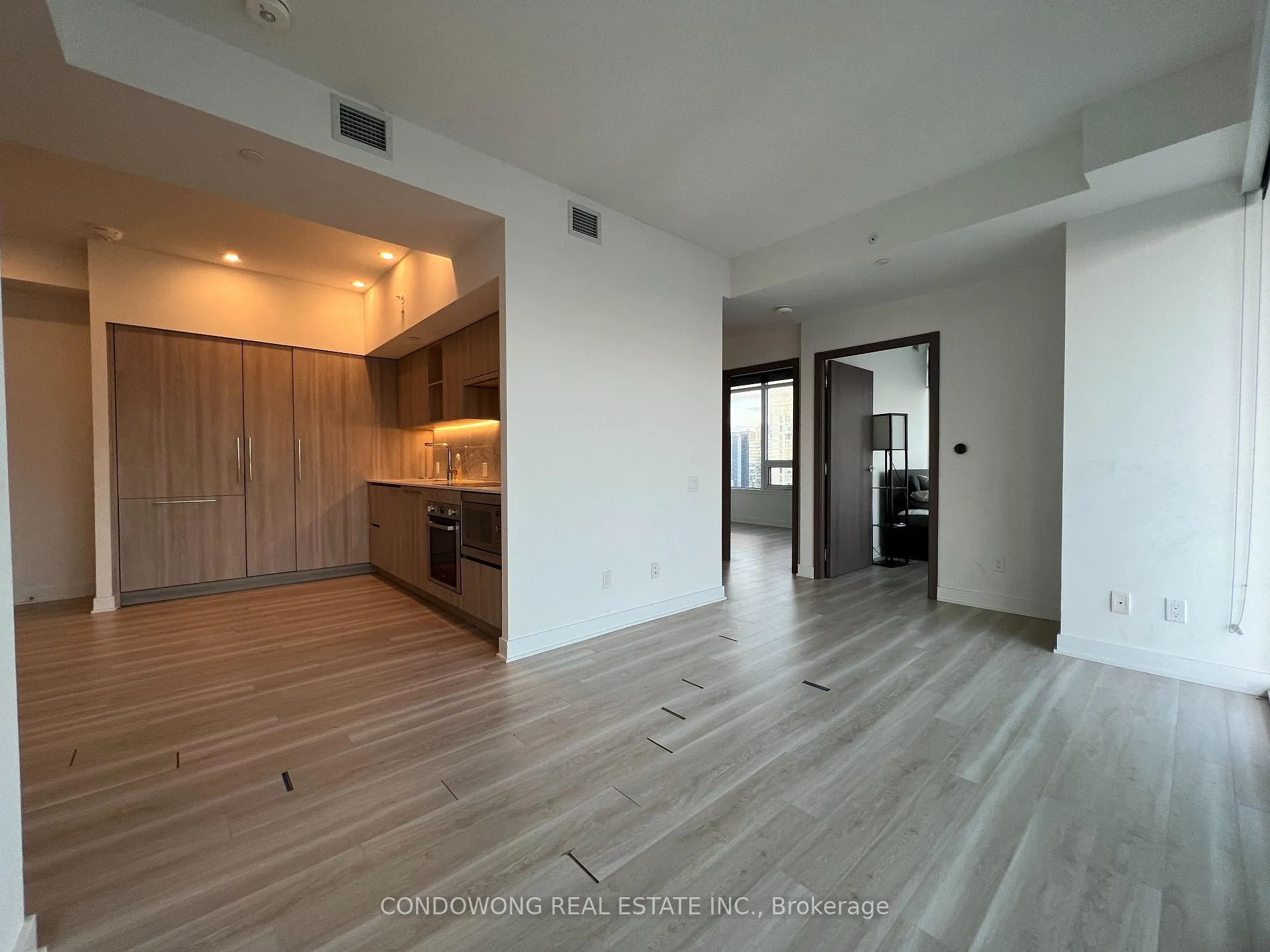 Photo 4 of Unit 3811, 19 Bathurst Street, Toronto, Waterfront Communities — HOMEH