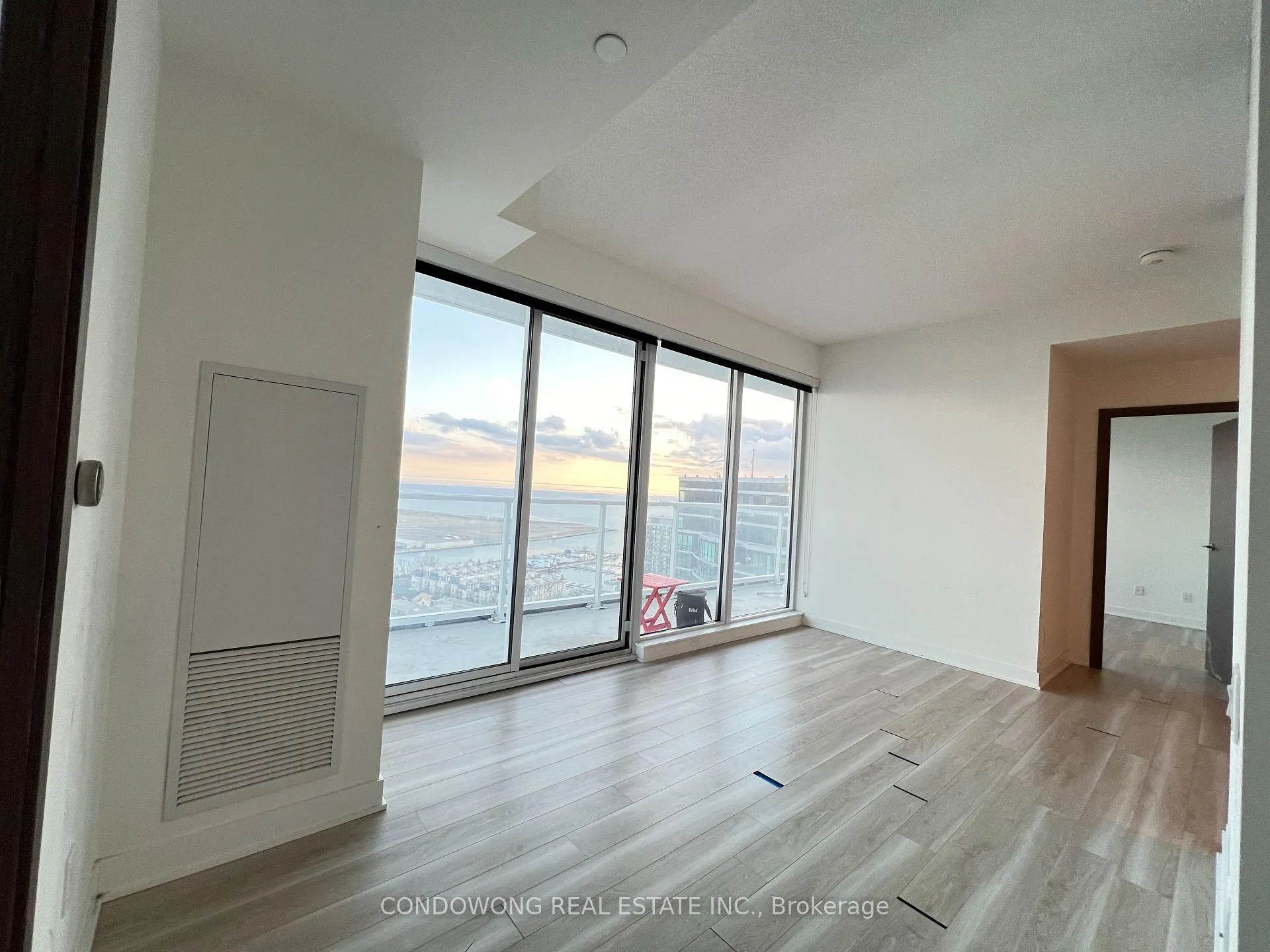 Photo 8 of Unit 3811, 19 Bathurst Street, Toronto, Waterfront Communities — HOMEH