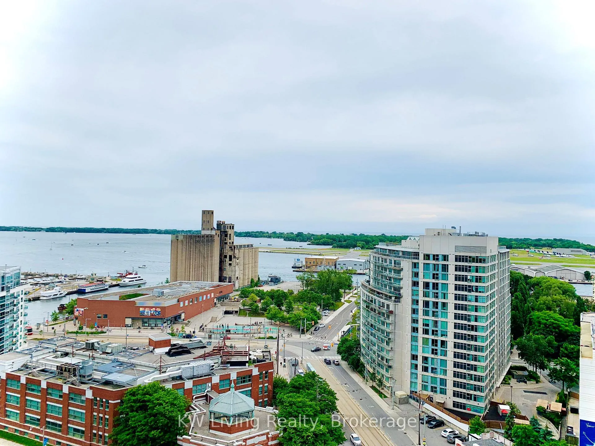 Photo 2 of Unit 1803, 600 Fleet Street, Toronto, Niagara — HOMEH