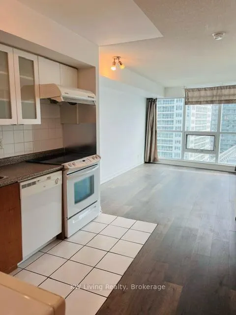 Photo 5 of Unit 1803, 600 Fleet Street, Toronto, Niagara — HOMEH