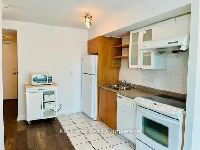 Photo 6 of Unit 1803, 600 Fleet Street, Toronto, Niagara — HOMEH