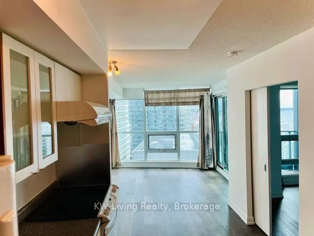 Photo 8 of Unit 1803, 600 Fleet Street, Toronto, Niagara — HOMEH