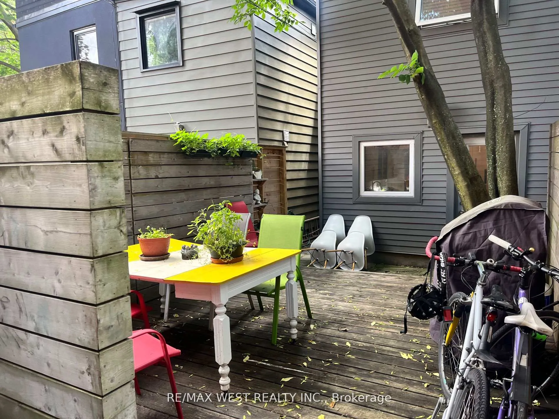 Photo 17 of 20 Afton Avenue, Toronto, Little Portugal — HOMEH