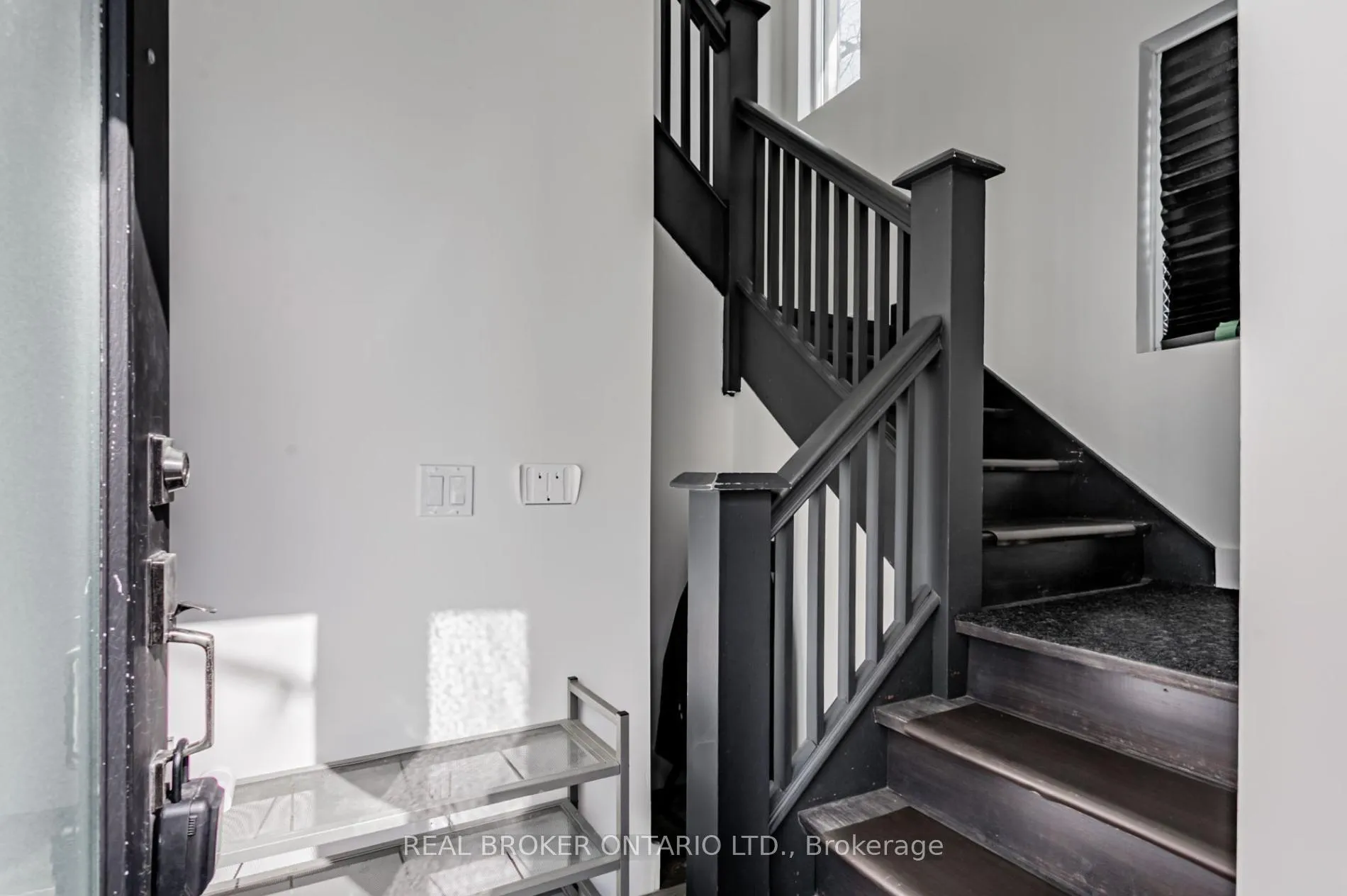 Photo 2 of Unit A, 1088 Avenue Road, Toronto, Lawrence Park South — HOMEH