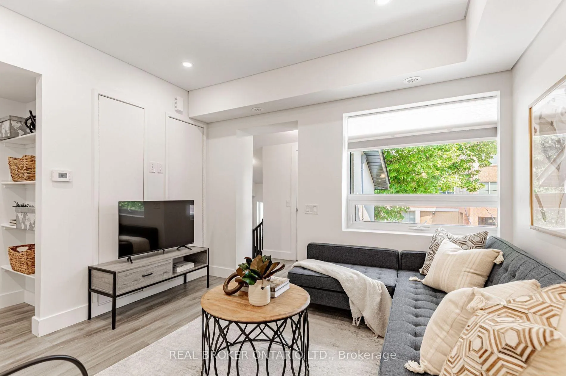 Photo 4 of Unit A, 1088 Avenue Road, Toronto, Lawrence Park South — HOMEH