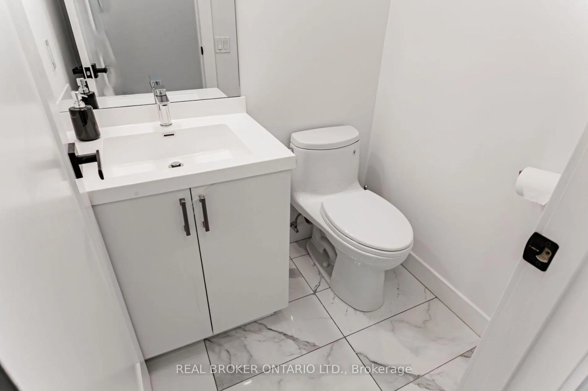 Photo 8 of Unit A, 1088 Avenue Road, Toronto, Lawrence Park South — HOMEH