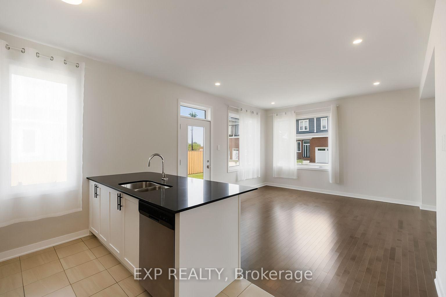 Photo 4 of 275 Surface Lane, Ottawa, Barrhaven - Half Moon Bay — HOMEH