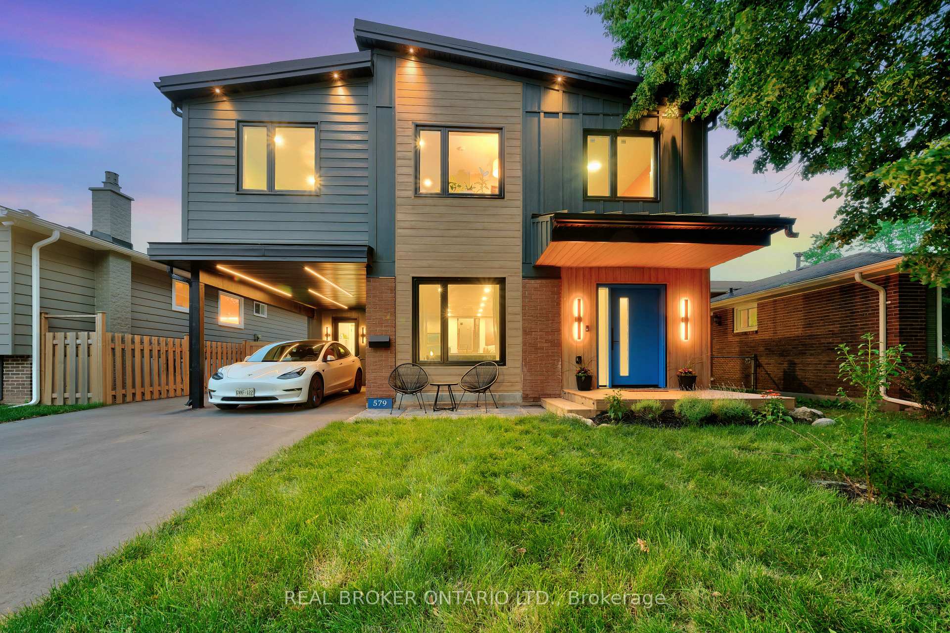 Photo 1 of 579 Chamberlain Road, Burlington, Shoreacres — HOMEH
