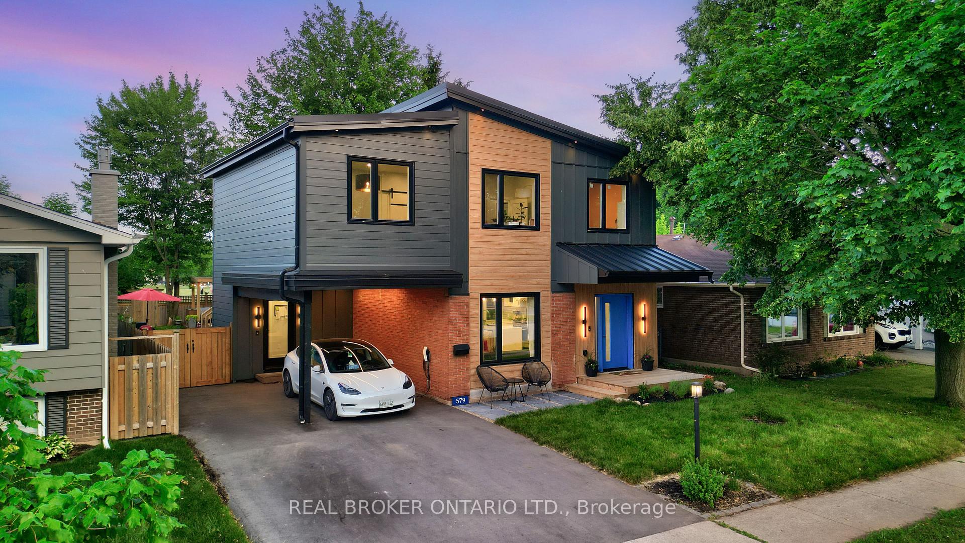 Photo 2 of 579 Chamberlain Road, Burlington, Shoreacres — HOMEH