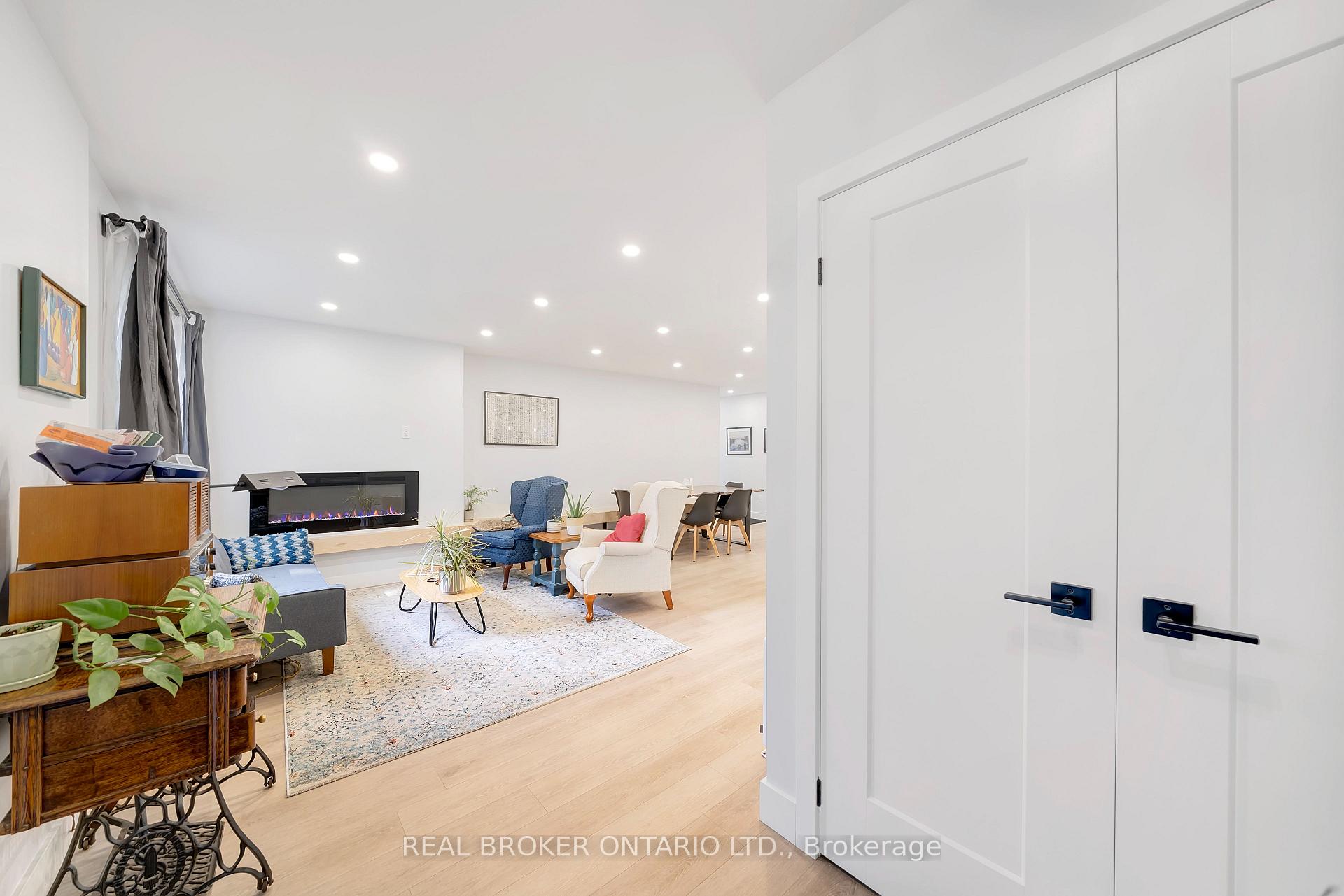 Photo 3 of 579 Chamberlain Road, Burlington, Shoreacres — HOMEH