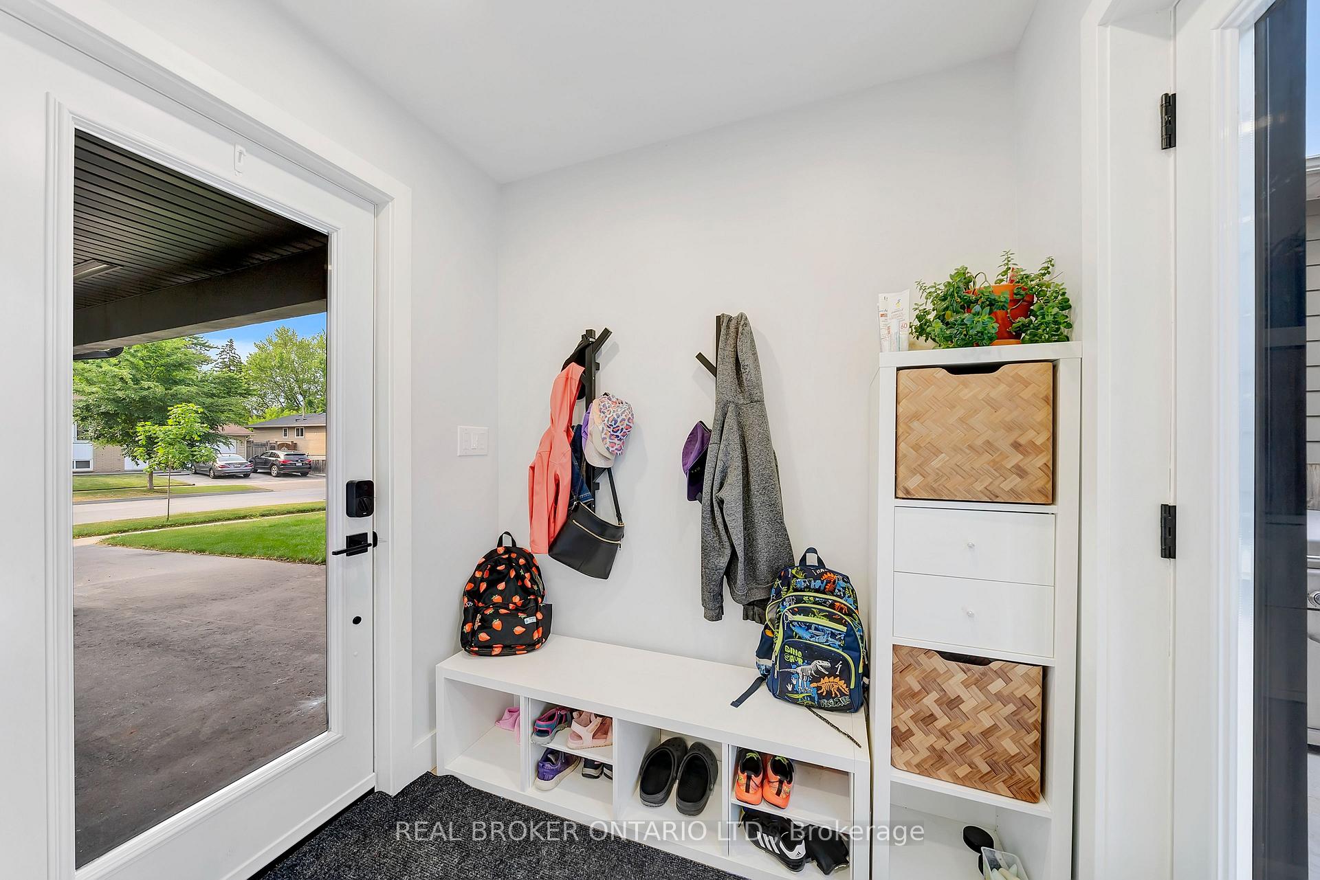 Photo 16 of 579 Chamberlain Road, Burlington, Shoreacres — HOMEH