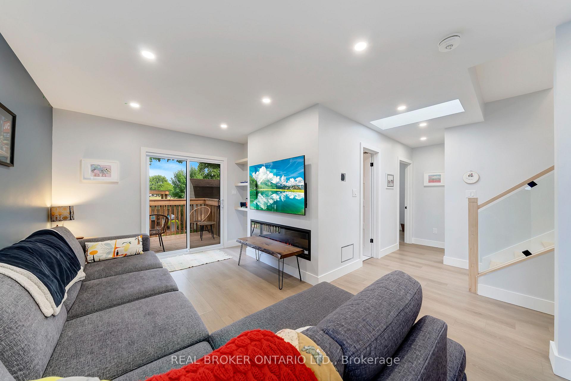 Photo 18 of 579 Chamberlain Road, Burlington, Shoreacres — HOMEH