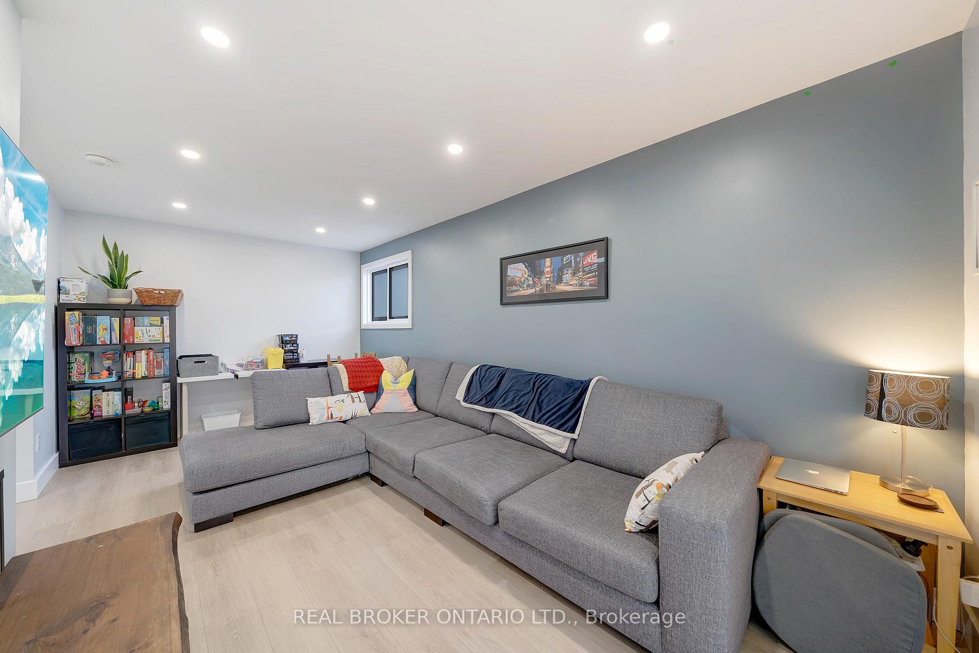 Photo 19 of 579 Chamberlain Road, Burlington, Shoreacres — HOMEH