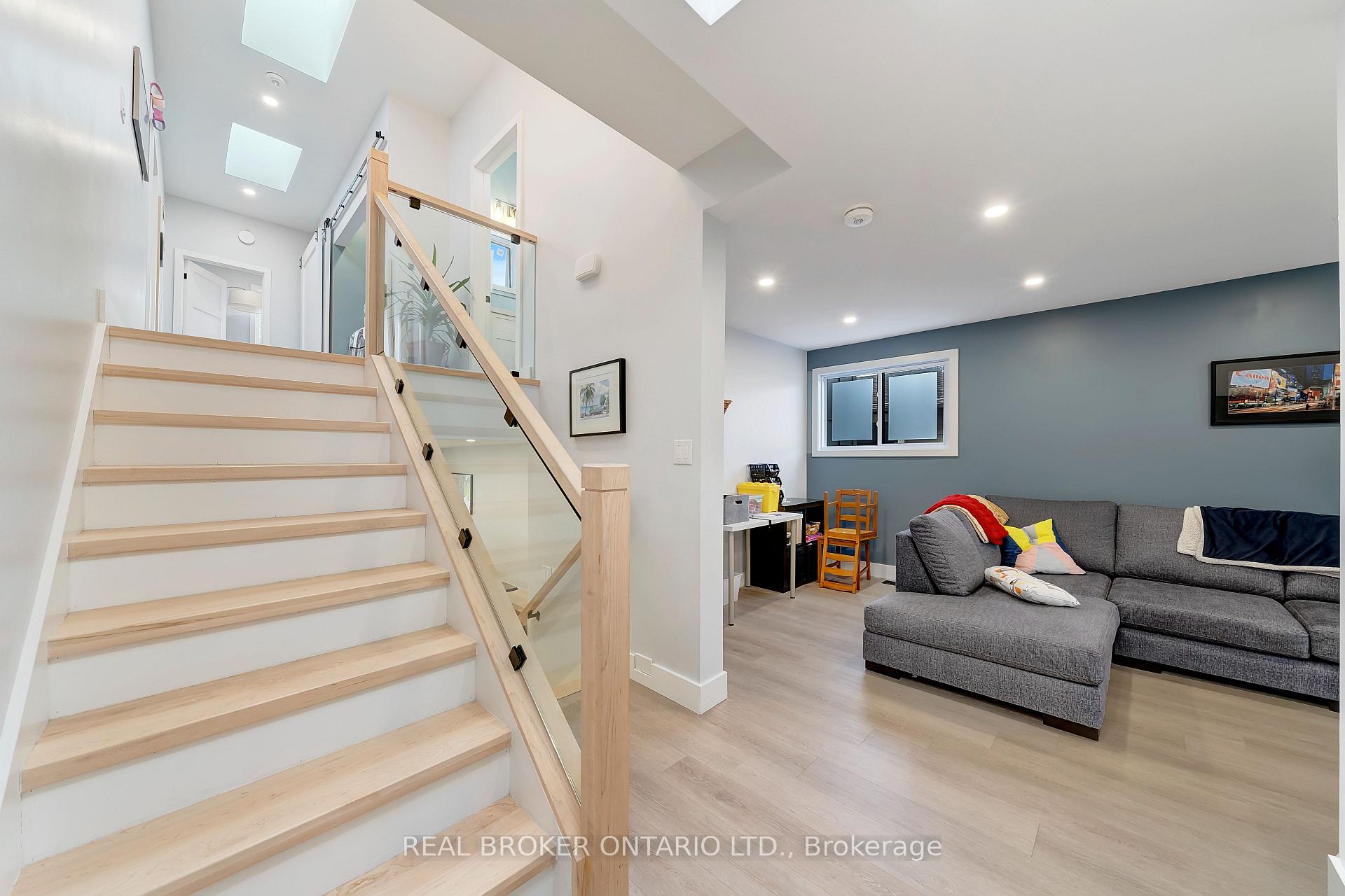 Photo 23 of 579 Chamberlain Road, Burlington, Shoreacres — HOMEH