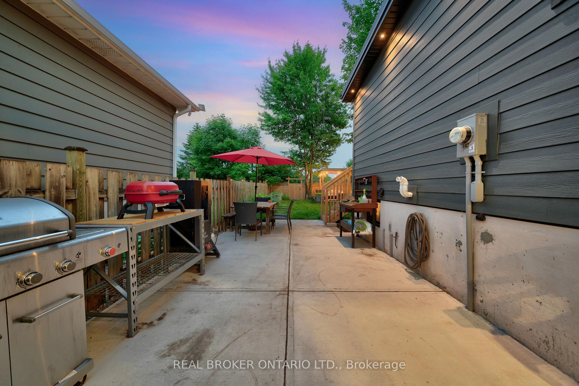 Photo 42 of 579 Chamberlain Road, Burlington, Shoreacres — HOMEH