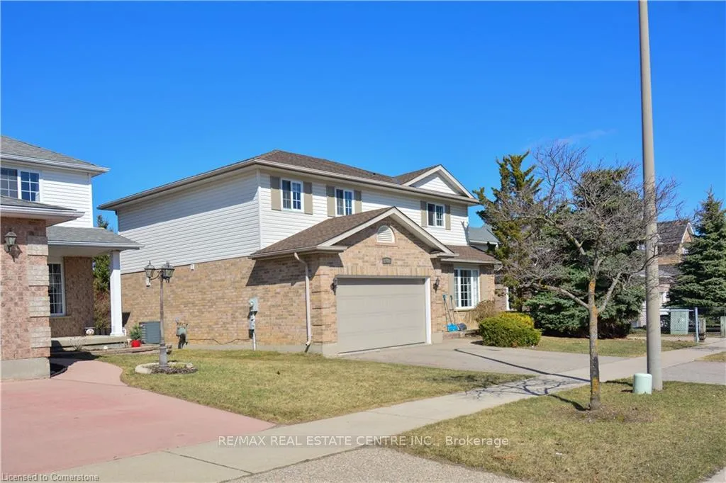 Photo 3 of 187 Daimler Drive S, Kitchener — HOMEH