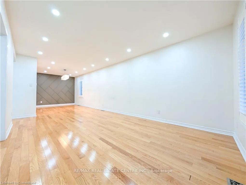 Photo 8 of 187 Daimler Drive S, Kitchener — HOMEH