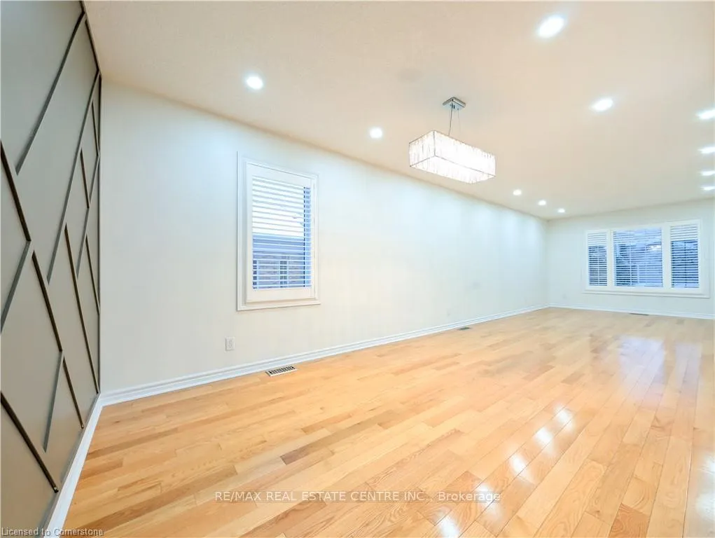 Photo 10 of 187 Daimler Drive S, Kitchener — HOMEH