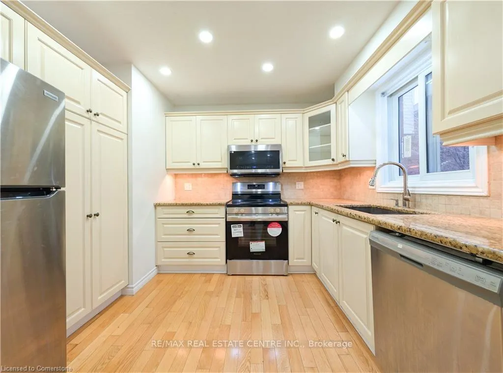 Photo 12 of 187 Daimler Drive S, Kitchener — HOMEH