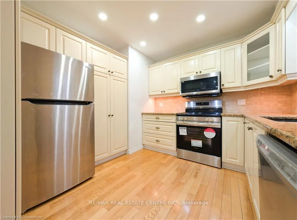 Photo 13 of 187 Daimler Drive S, Kitchener — HOMEH