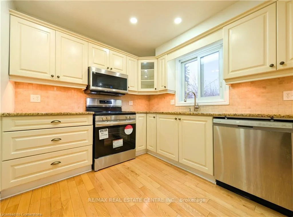 Photo 14 of 187 Daimler Drive S, Kitchener — HOMEH