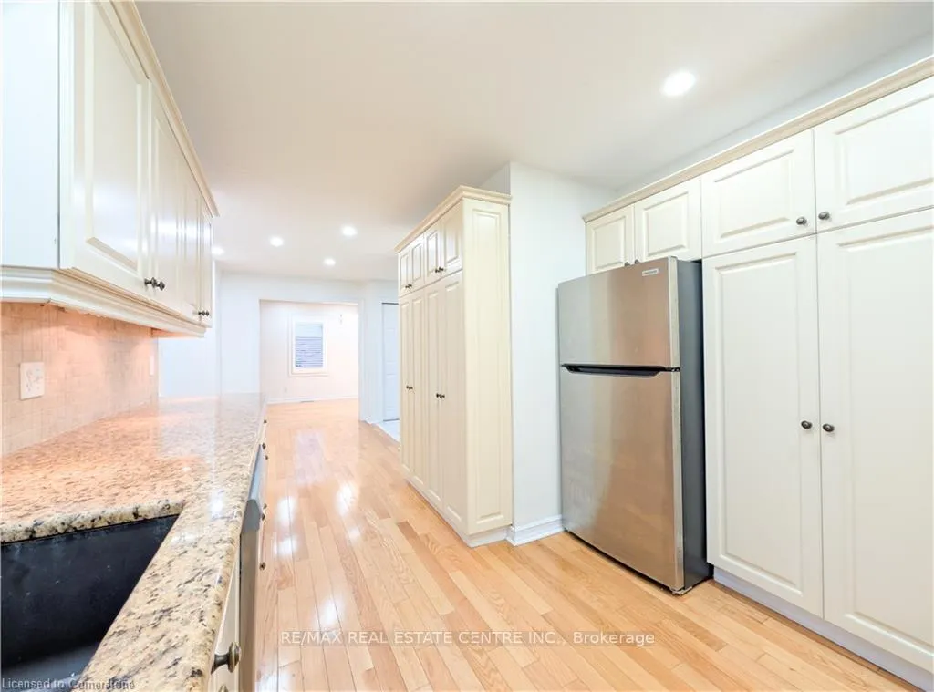 Photo 15 of 187 Daimler Drive S, Kitchener — HOMEH