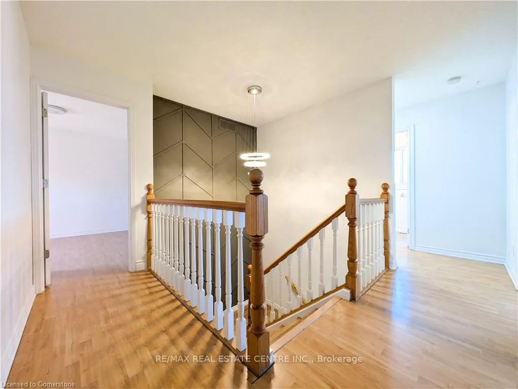 Photo 18 of 187 Daimler Drive S, Kitchener — HOMEH