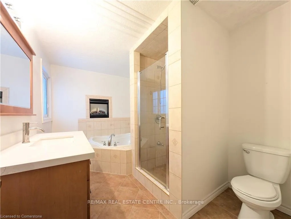 Photo 23 of 187 Daimler Drive S, Kitchener — HOMEH