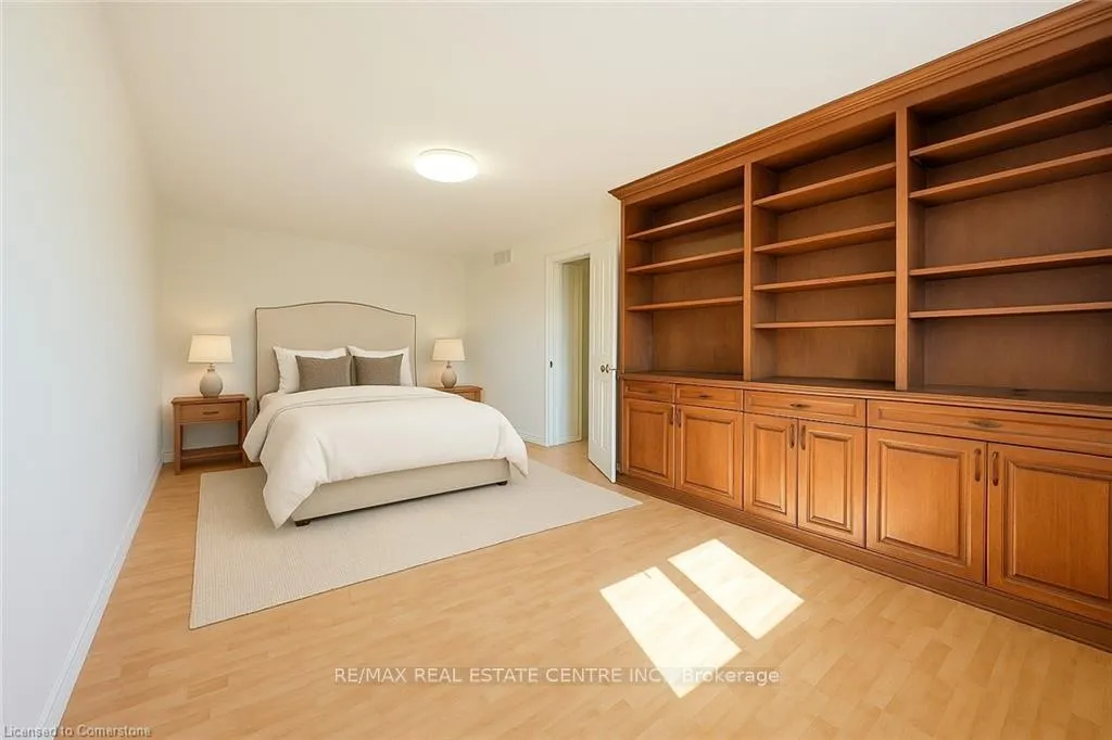 Photo 24 of 187 Daimler Drive S, Kitchener — HOMEH