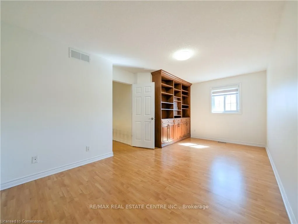 Photo 25 of 187 Daimler Drive S, Kitchener — HOMEH