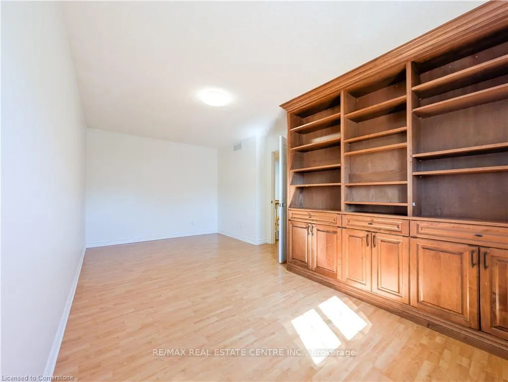 Photo 26 of 187 Daimler Drive S, Kitchener — HOMEH