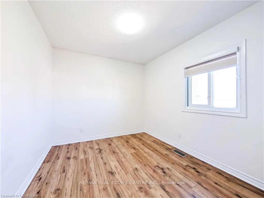 Photo 30 of 187 Daimler Drive S, Kitchener — HOMEH