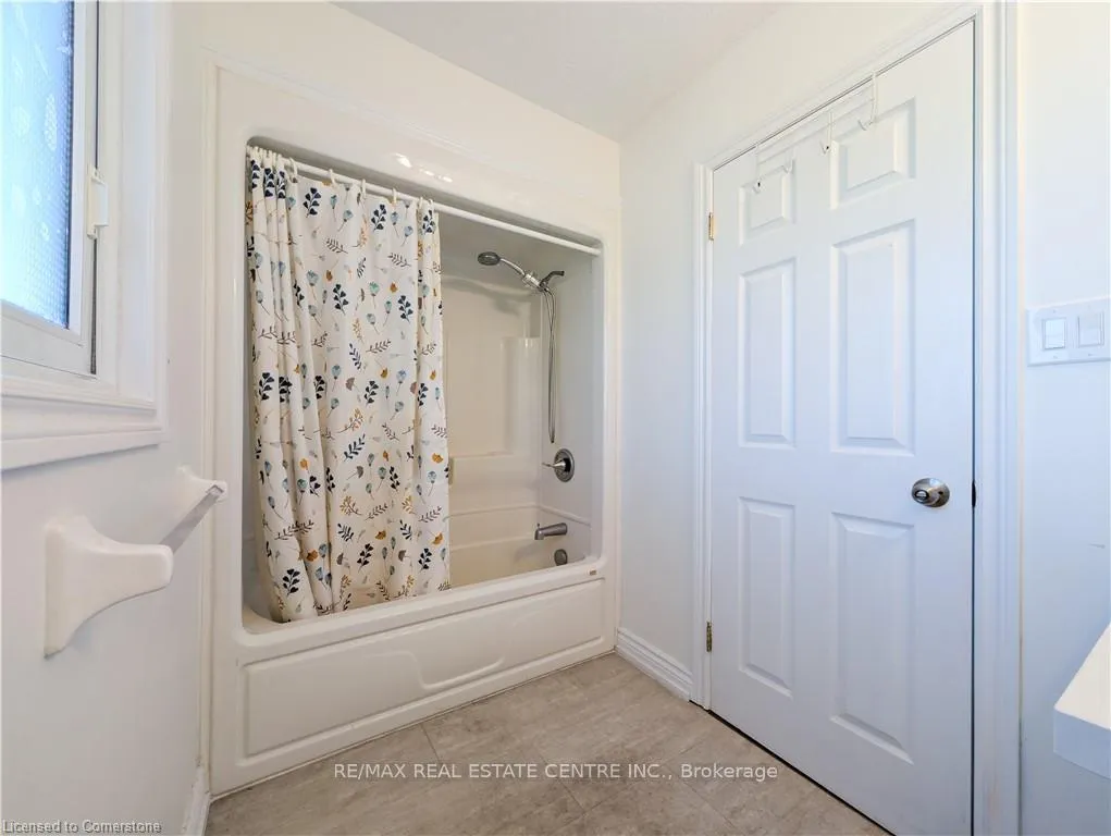 Photo 32 of 187 Daimler Drive S, Kitchener — HOMEH