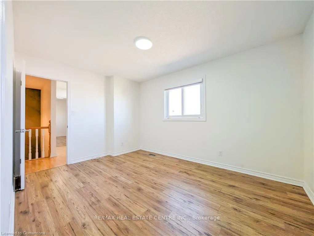 Photo 34 of 187 Daimler Drive S, Kitchener — HOMEH