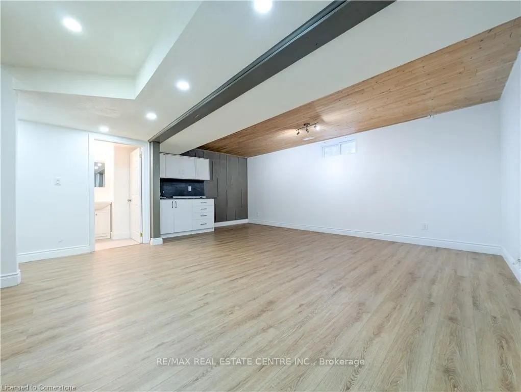 Photo 38 of 187 Daimler Drive S, Kitchener — HOMEH
