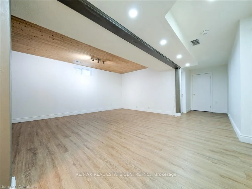 Photo 40 of 187 Daimler Drive S, Kitchener — HOMEH