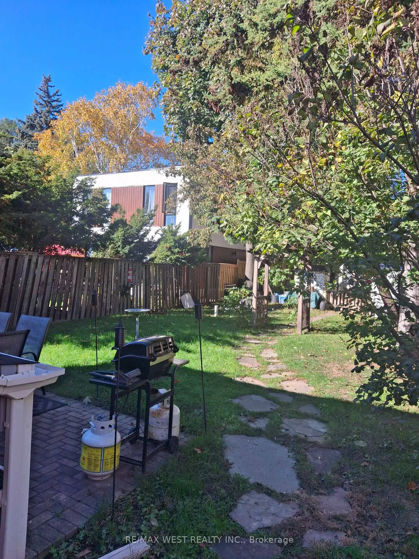 Photo 10 of Unit Main Floor, 62 Glencrest Boulevard, Toronto, O'Connor-Parkview — HOMEH