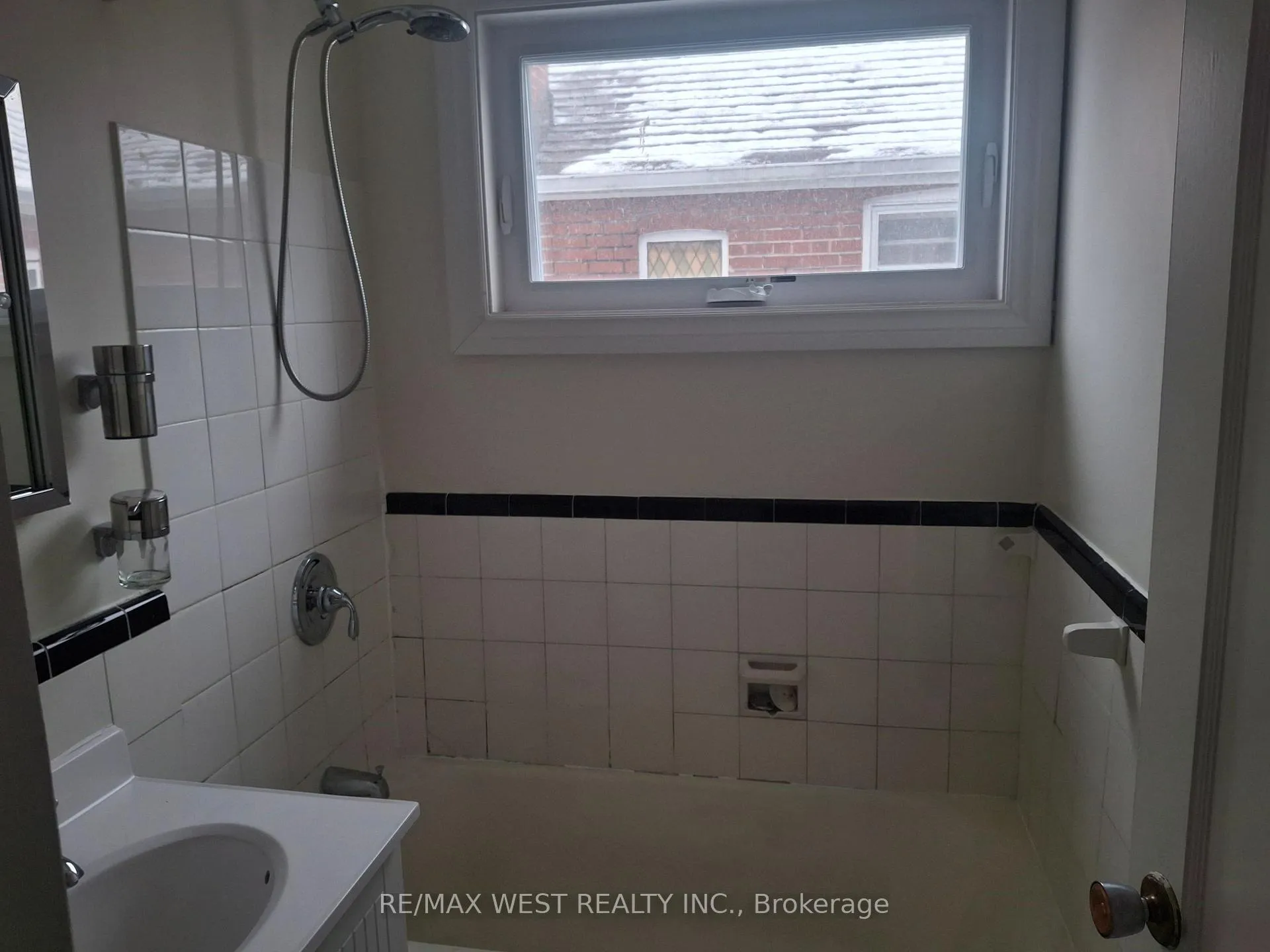 Photo 19 of Unit Main Floor, 62 Glencrest Boulevard, Toronto, O'Connor-Parkview — HOMEH
