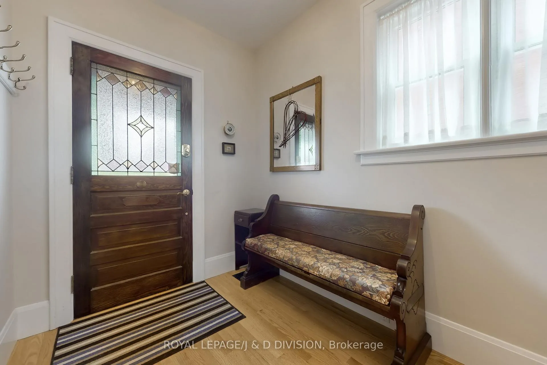 Photo 5 of 28 Henry Street, Kitchener — HOMEH