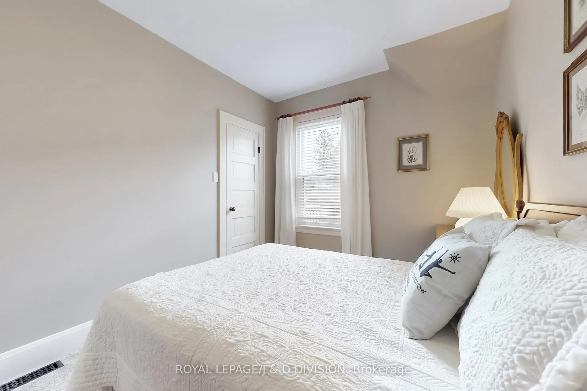 Photo 19 of 28 Henry Street, Kitchener — HOMEH