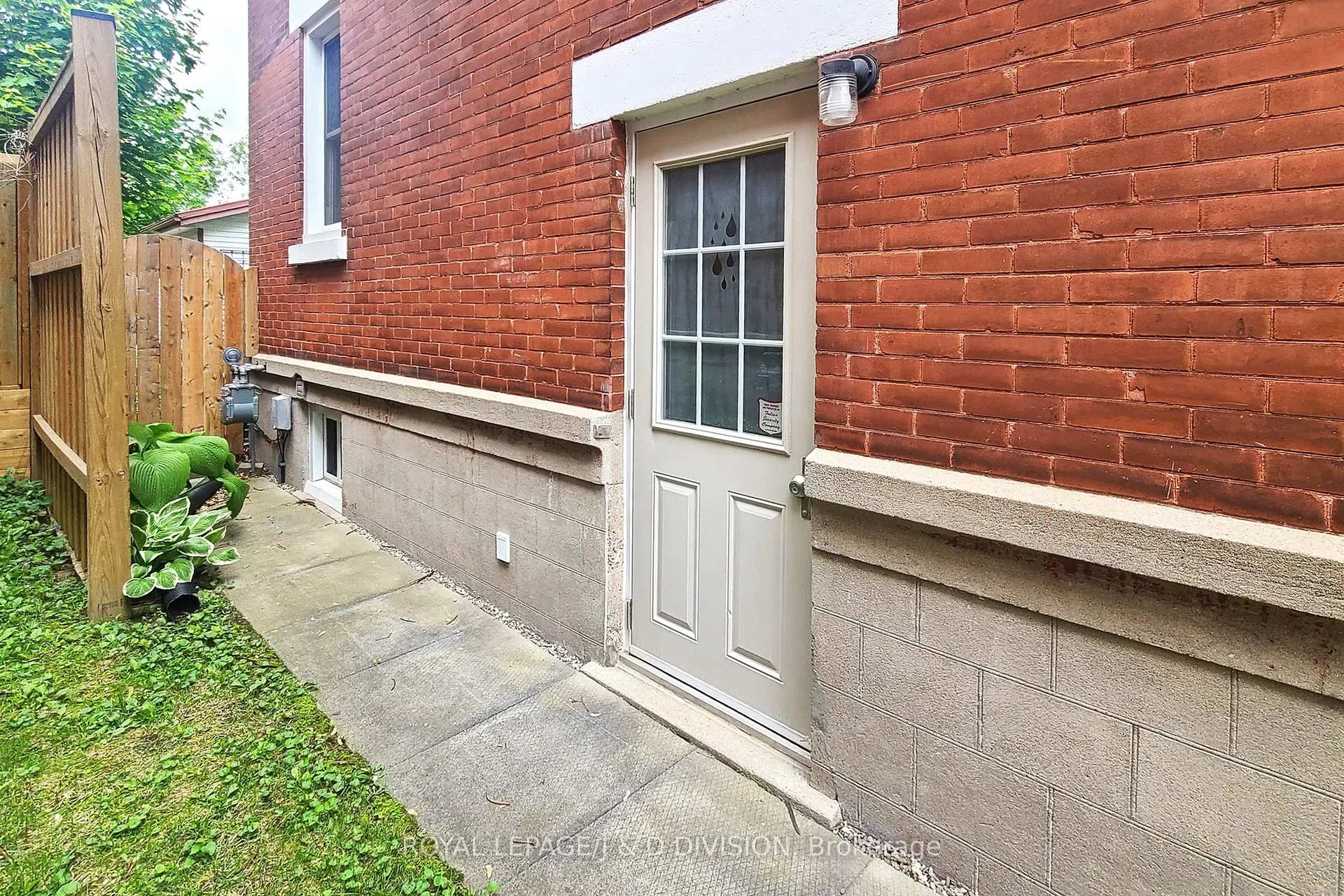 Photo 37 of 28 Henry Street, Kitchener — HOMEH