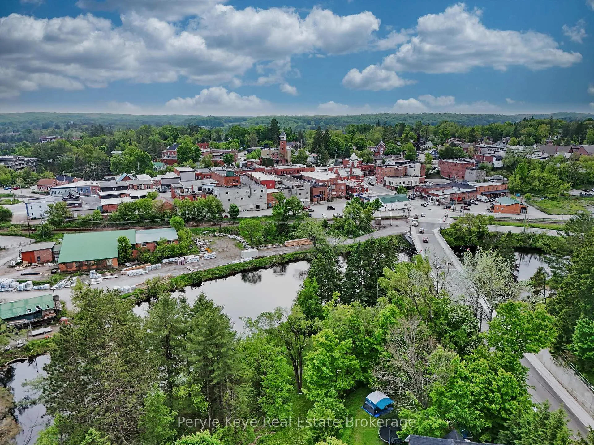 Photo 6 of 5 Bird Lane, Bracebridge — HOMEH