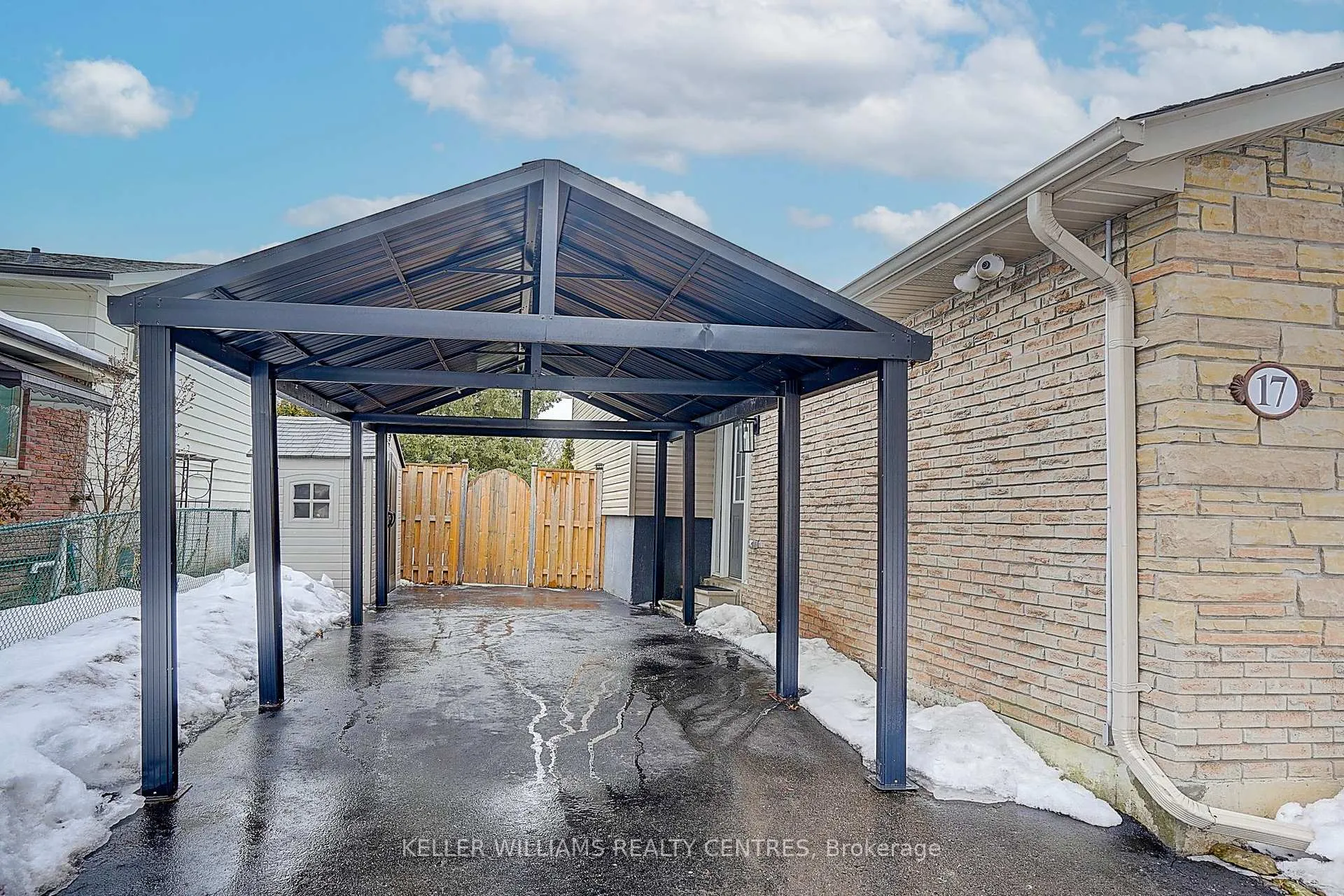 Photo 3 of 17 Sir Kay Drive, Markham, Markham Village — HOMEH