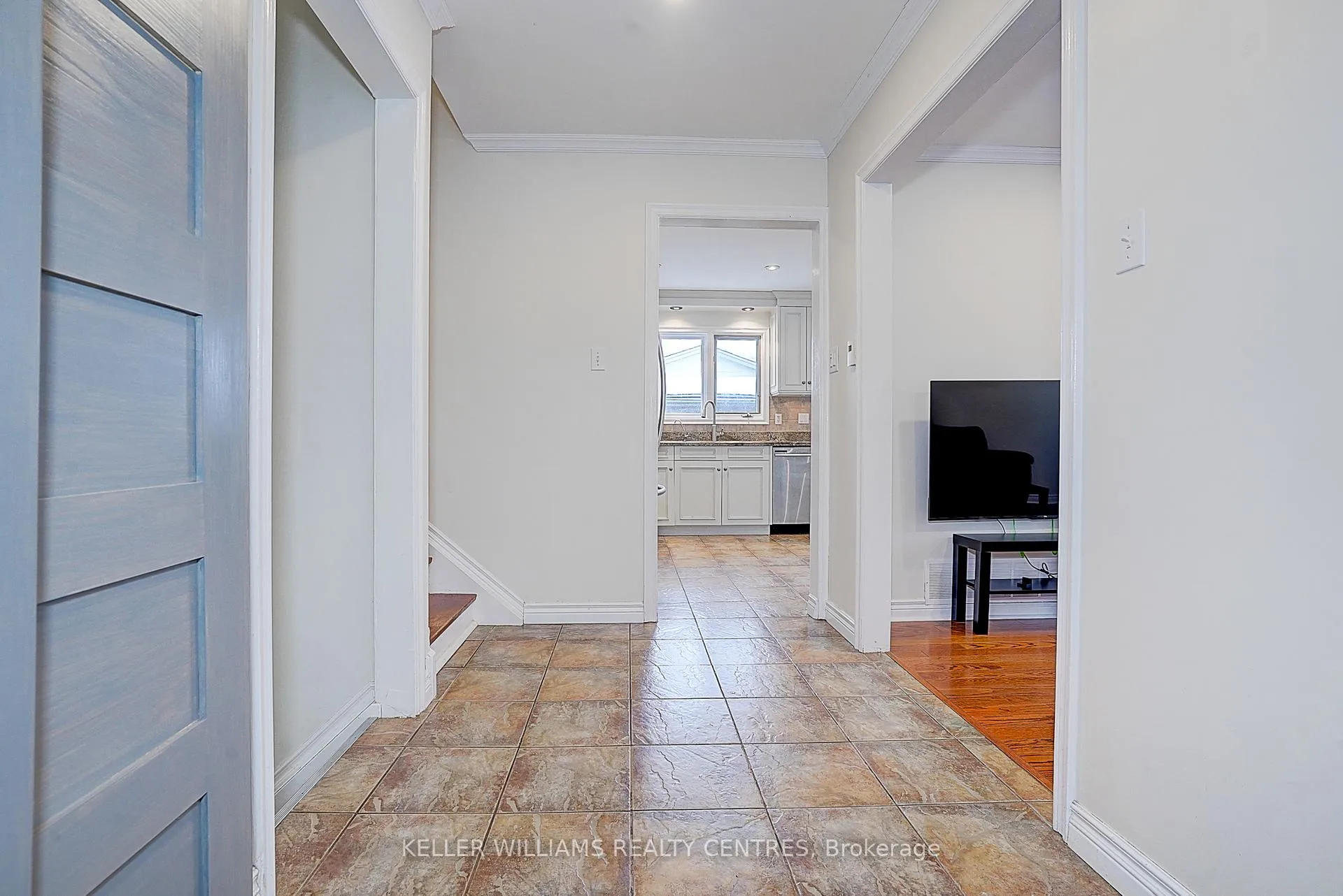 Photo 8 of 17 Sir Kay Drive, Markham, Markham Village — HOMEH