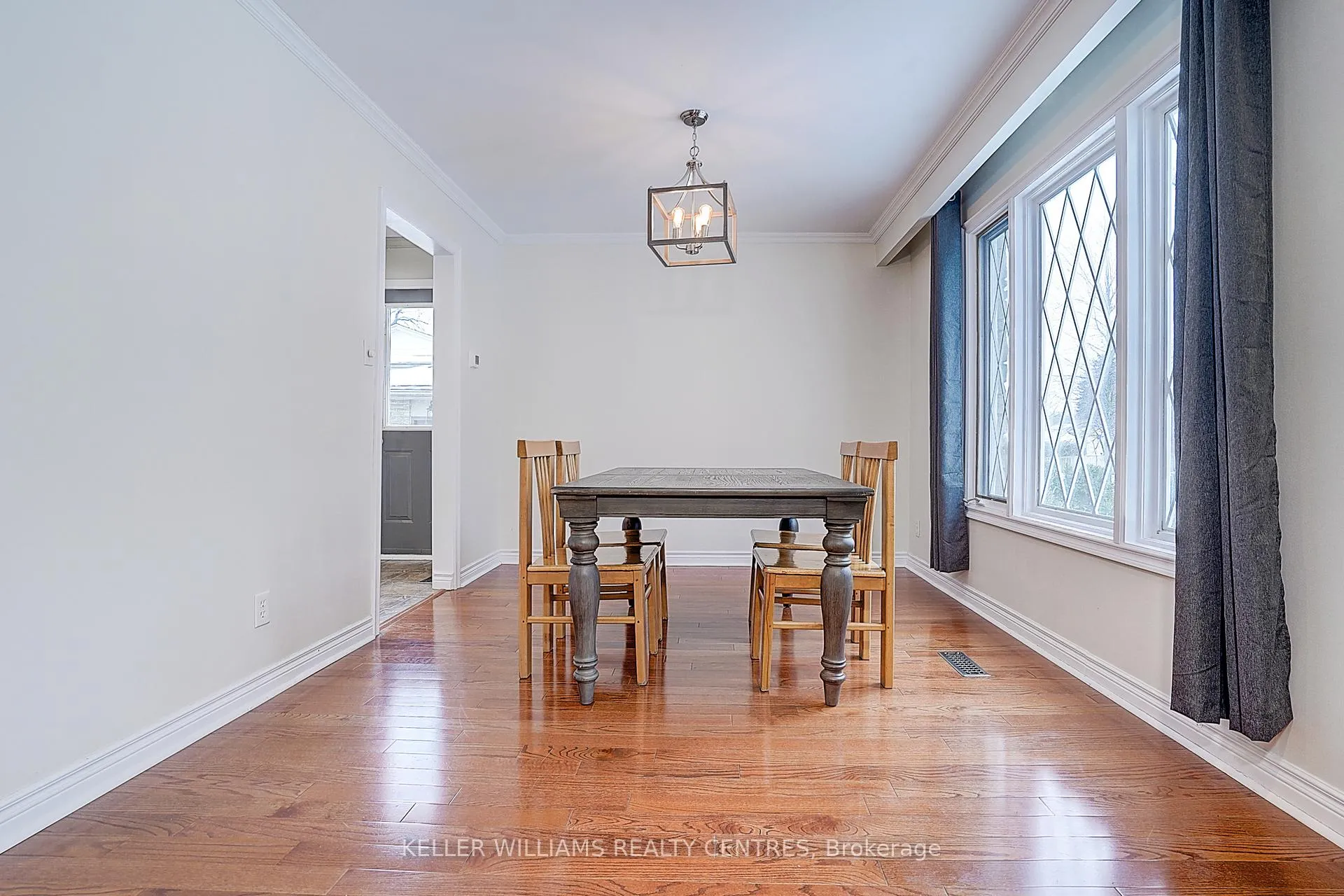 Photo 14 of 17 Sir Kay Drive, Markham, Markham Village — HOMEH