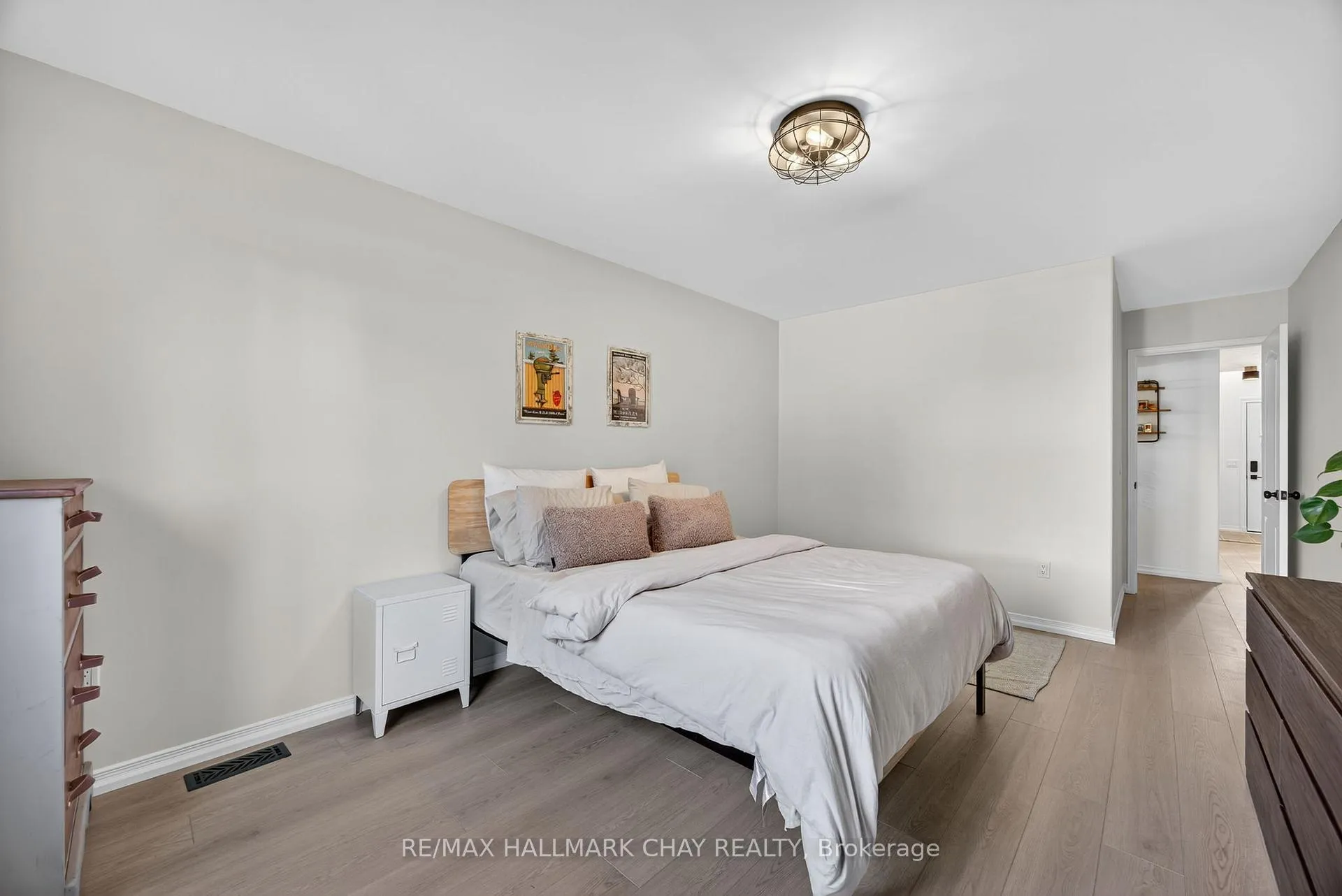 Photo 11 of 56 Julia Crescent, Orillia — HOMEH