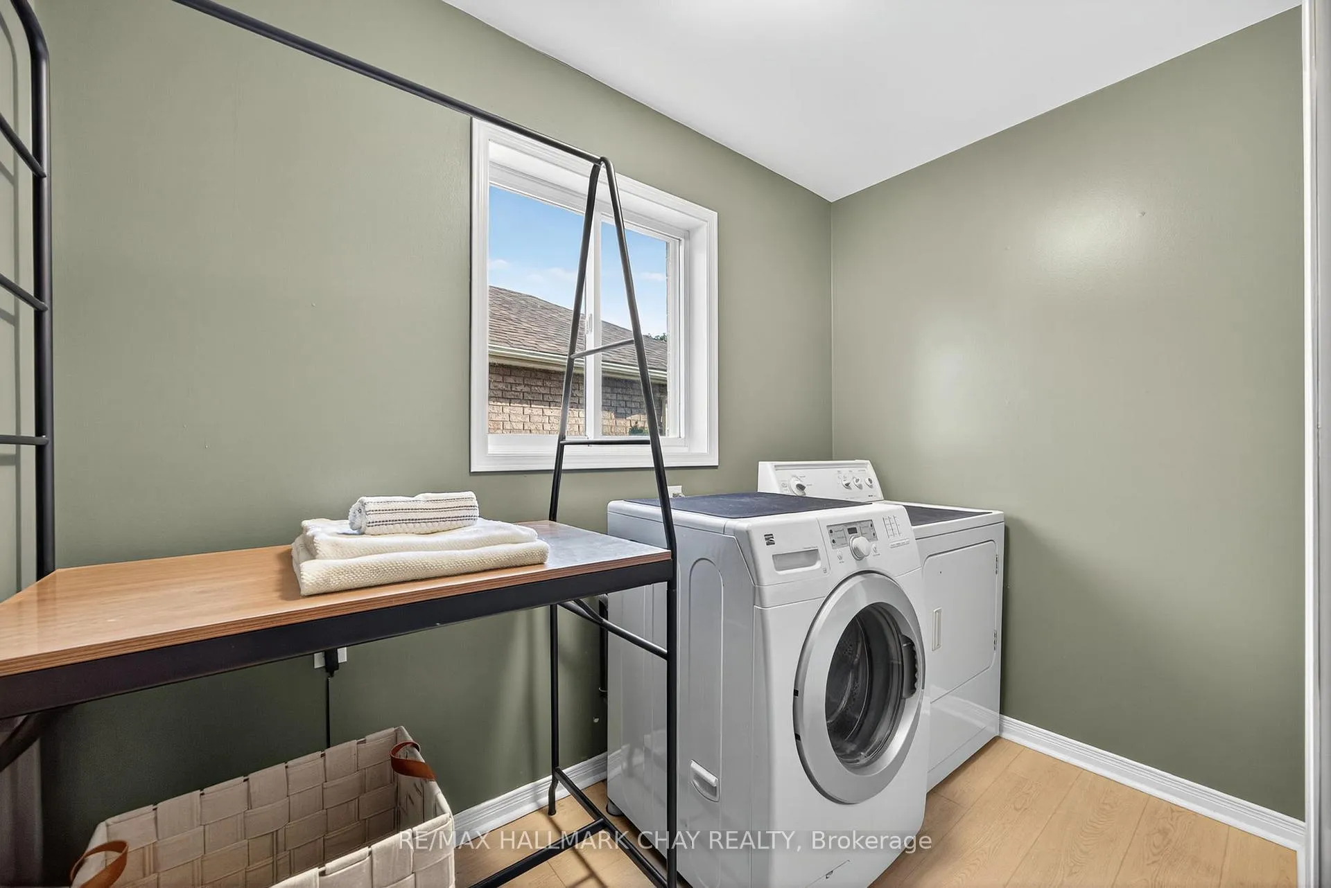 Photo 13 of 56 Julia Crescent, Orillia — HOMEH