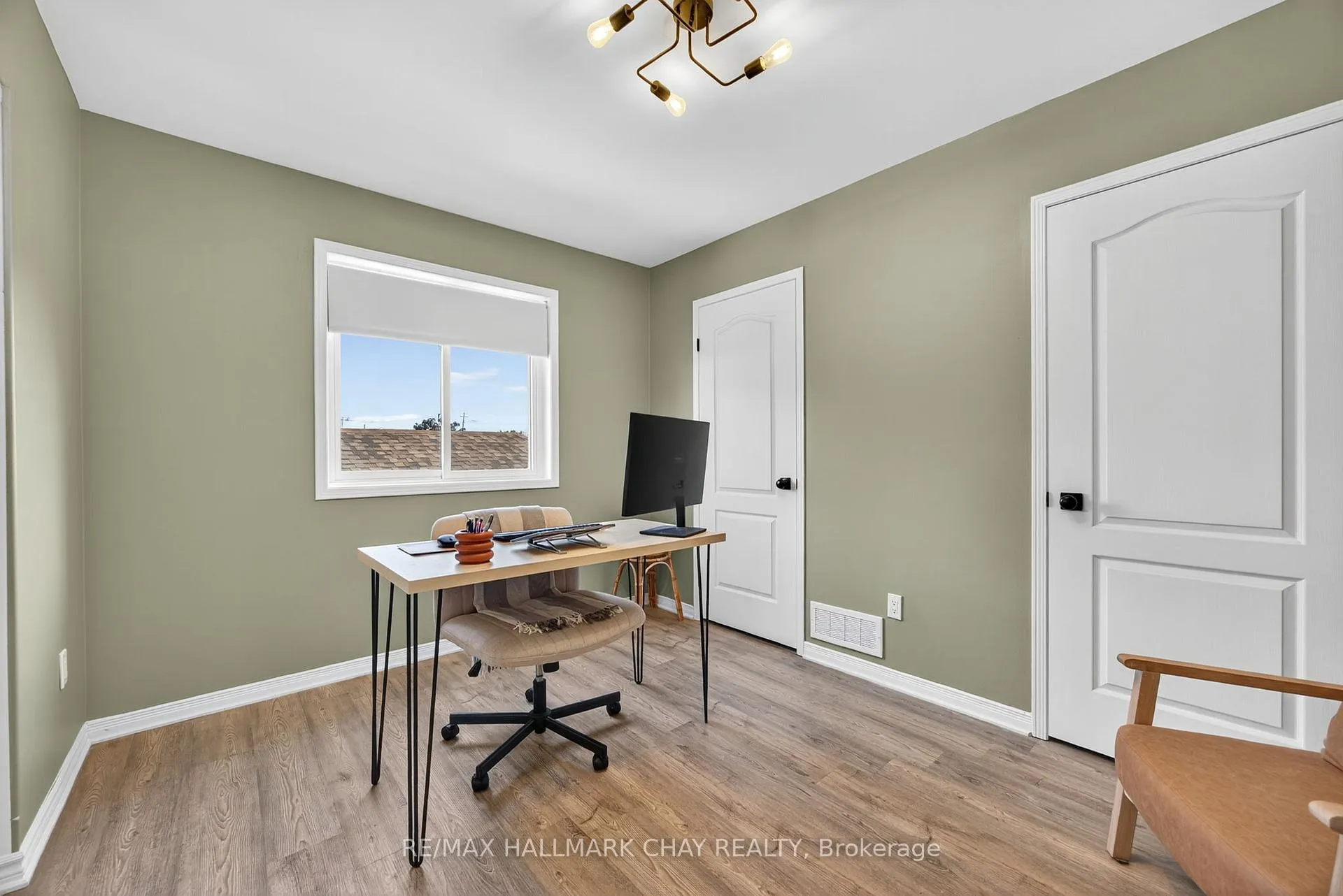 Photo 17 of 56 Julia Crescent, Orillia — HOMEH